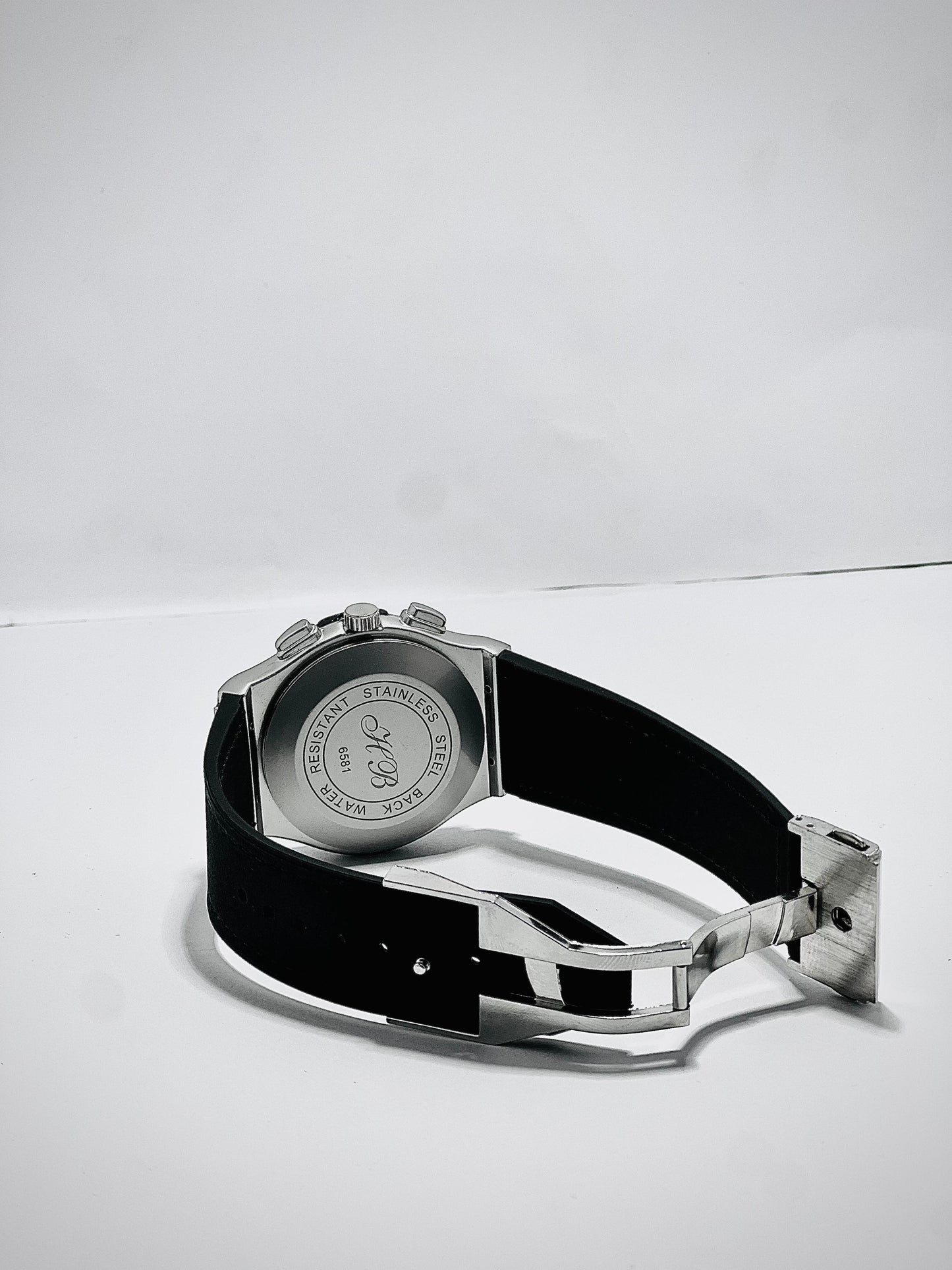 Hublot Men’s Chronograph Watch – Black & Silver Edition
