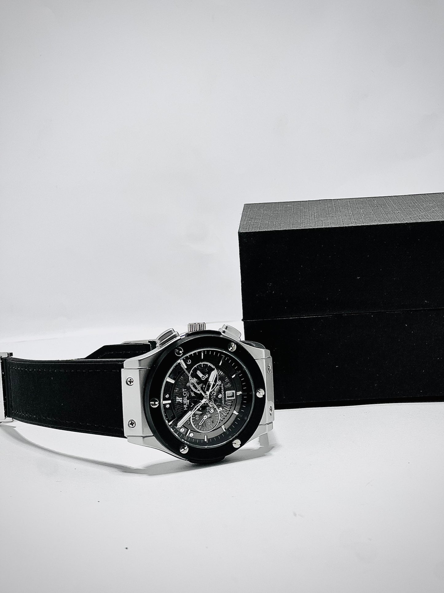 Hublot Men’s Chronograph Watch – Black & Silver Edition