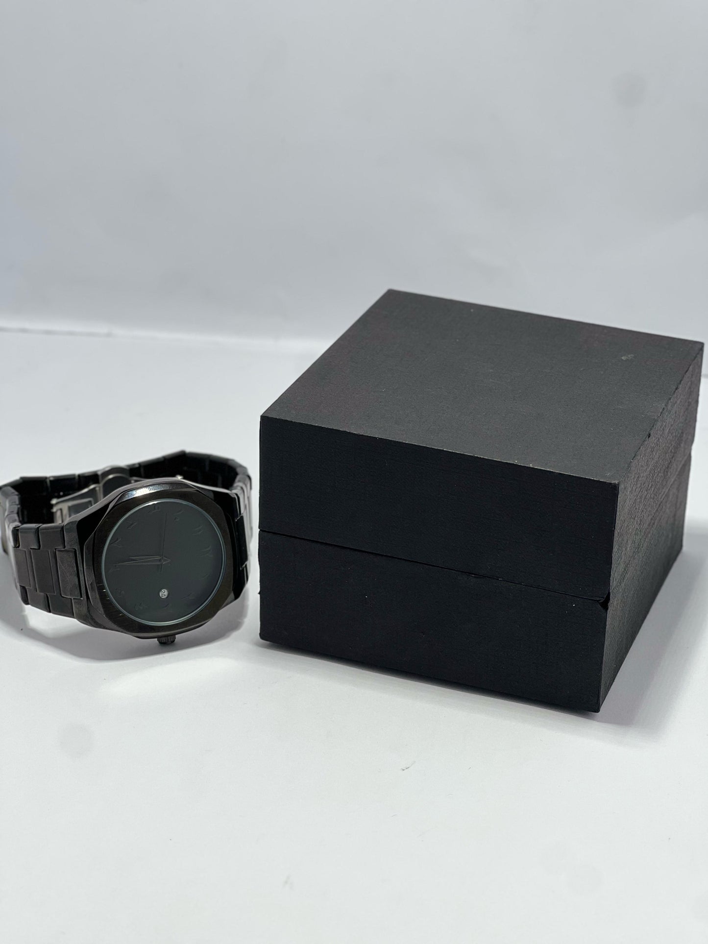 Aura Midnight Black Metal Watch – Arabic Dial